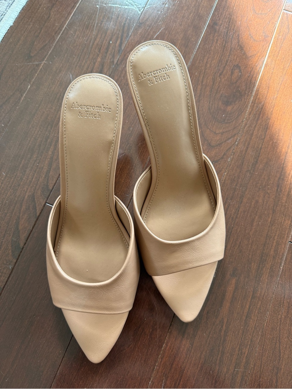 Abercrombie & Fitch Women's Tan Pointed-Toe Slide Mules